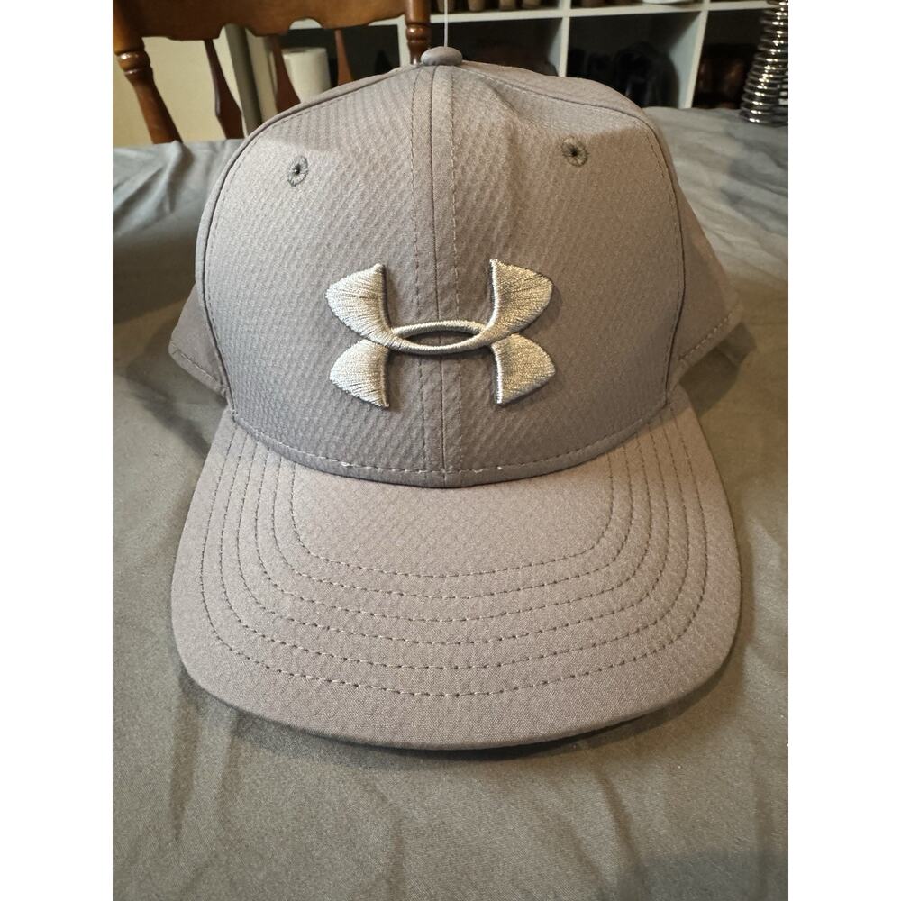 Under Armor Fitted Gray Hat Gray‎ Logo Size L/XL patent number 6493880